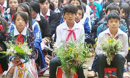 Học sinh Trường THCS Bản Khoang.