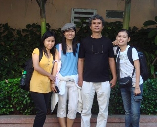 Thay toi va nhung to tien kep trong quyen sach cu hinh anh