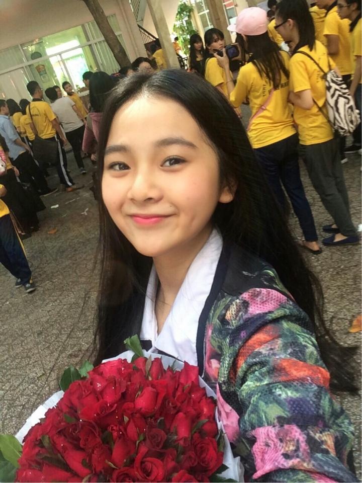 Tại trường THPT Vạn Hạnh, diễn viên Tam Triều Dâng bày tỏ niềm vui 