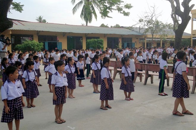 Xa xeo tien an cua hoc sinh ban tru hinh anh