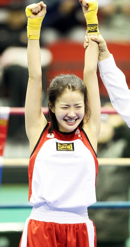Lee Si Young không chỉ được biết đến là một diễn viên, kiêm người mẫu, ca sĩ có giá trong làng giải trí Hàn Quốc, mà cô còn là một võ sỹ boxing nghiệp dư.