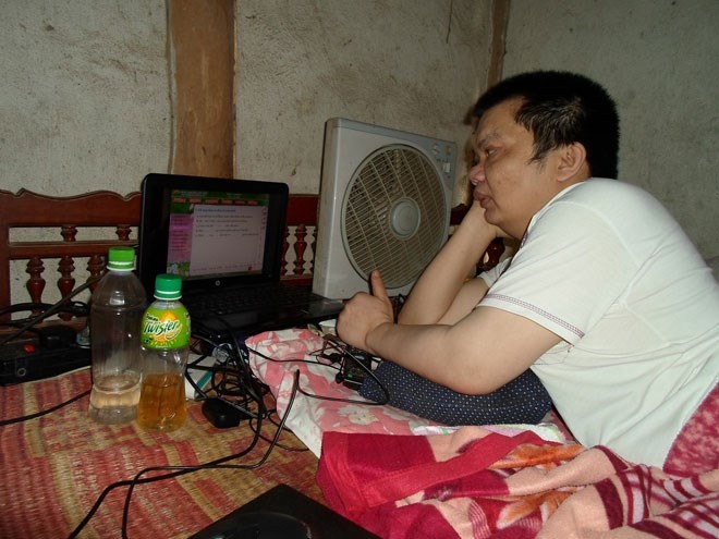 Lop hoc tieng Anh dac biet cua nguoi thay liet giuong hinh anh