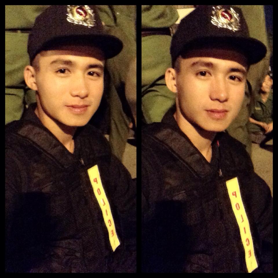 Hot boy canh sat hut gan 100.000 luot theo doi hinh anh