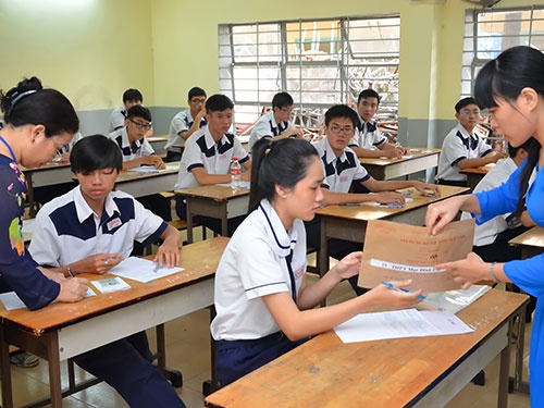 Thí sinh dự thi tốt nghiệp THPT năm 2014 tại điểm thi Trường THPT Mạc Đĩnh Chi, quận 6, TP .HCM.
