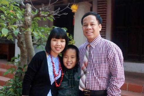 Đỗ Nhật Nam cùng bố mẹ.