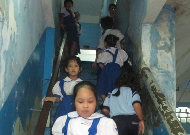 Ngoi truong be nhu hop diem giua long thanh pho hinh anh