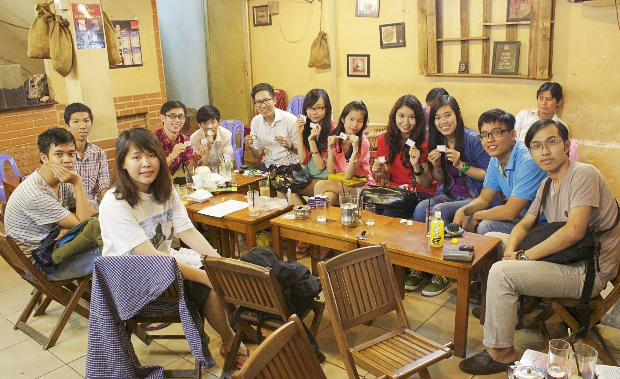 Biệt đội bán diêm với đông bạn trẻ nhiệt huyết.