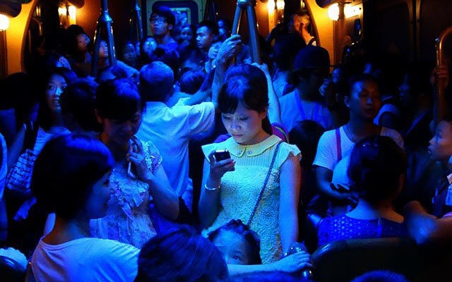 Bức ảnh A Node Glows in the Dark  đạt giải cuộc thi ảnh 2014 của tạp chí nổi tiếng National Geographic.