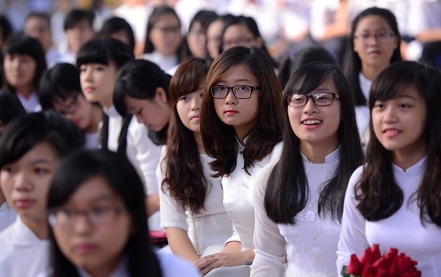 Chia nho tien khen thuong hoc sinh hinh anh