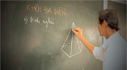 Thầy Chánh tận tụy trong mỗi giờ học.