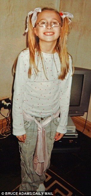 Trước khi chuyển giới, Blake Kerwin là cô bé xinh xắn có mái tóc vàng óng ả.