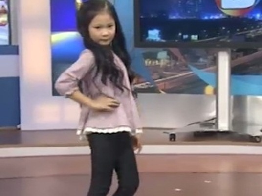 Clip 10X noi ve nghe mau nhi hinh anh