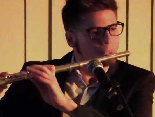 Clip chang trai Tay hat ‘Beo dat may troi’ hay ngo ngang hinh anh