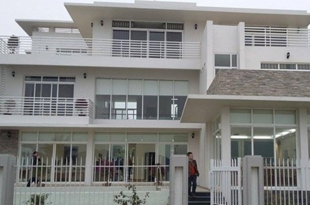 Can canh Vuon uom Tai nang tai biet thu cua GS Ngo Bao Chau hinh anh