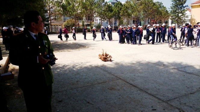 Nu sinh lop 8 tu vong trong gio the duc hinh anh