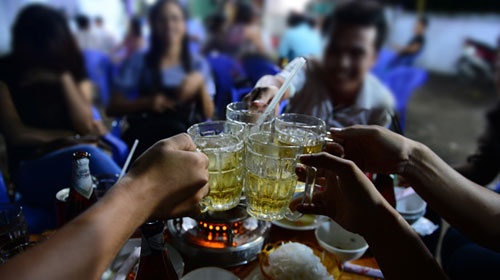 Bo di nhau de kiem tien nuoi con? hinh anh