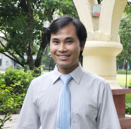 Tan giao su tre nhat sinh nam 1977 hinh anh
