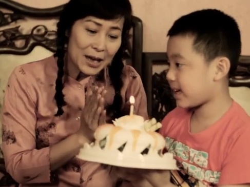 Clip ‘cuoc goi nho’ gay xuc dong ve tinh mau tu hinh anh