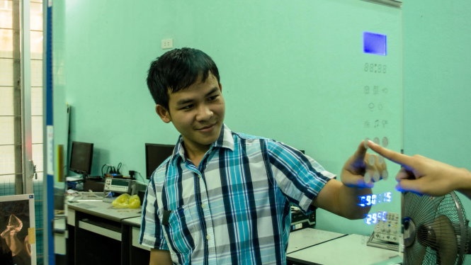 Sản phẩm chiếc gương thông minh của nhóm PIV - VK.