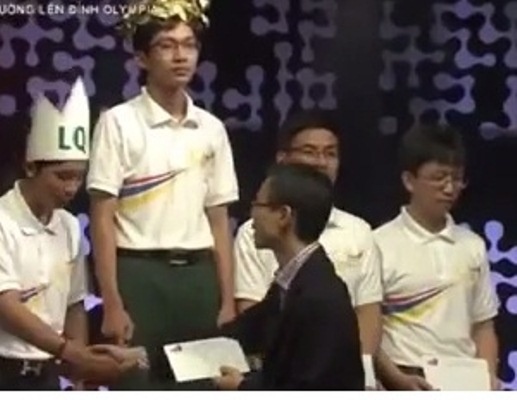 Hong Chien va Nhat Truong ve dich hinh anh