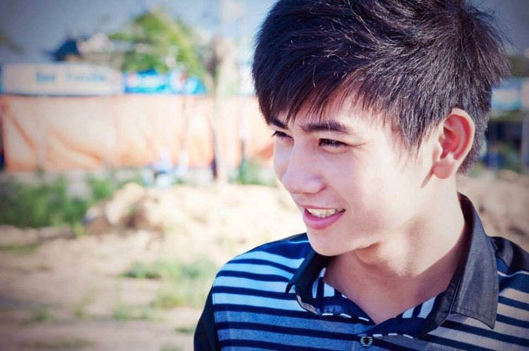 Hot boy choi the thao gioi gay sot gioi sinh vien Da Nang hinh anh