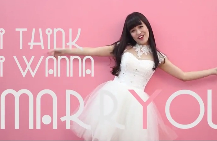 Co gai HN chu dong lam clip cau hon ban trai dip Valentine hinh anh