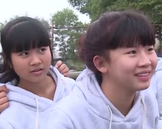 Clip teen Viet khong doi mu bao hiem vi... vuot keo hinh anh