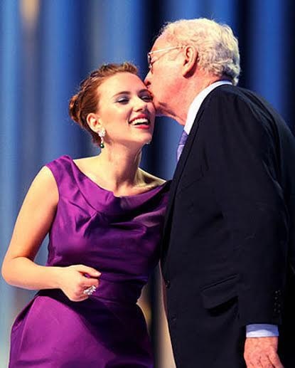 Hôn trên trán là thể hiện sự bao dung. Vì vậy, hôn trán trong các trường hợp: Cha mẹ hôn con cái, anh hôn em, người lớn tuổi hôn người ít tuổi...