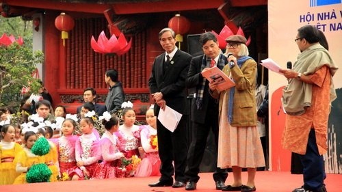 Hon 150 dai bieu quoc te tham du Ngay tho Viet Nam hinh anh