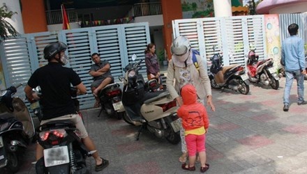 Bi cat giam che do, hang chuc co giao dinh cong hinh anh