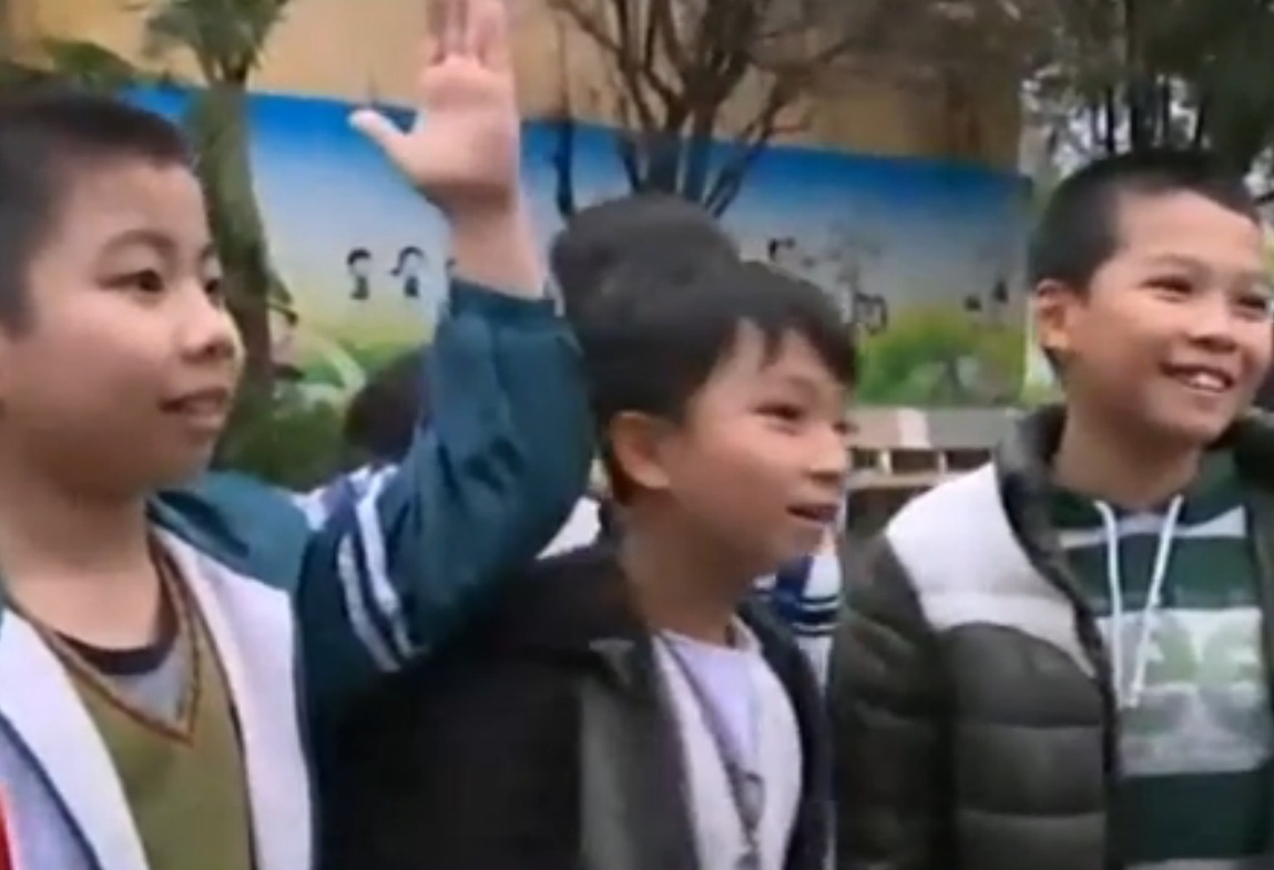 Clip tre tieu hoc noi ve nhac Son Tung M-TP hinh anh