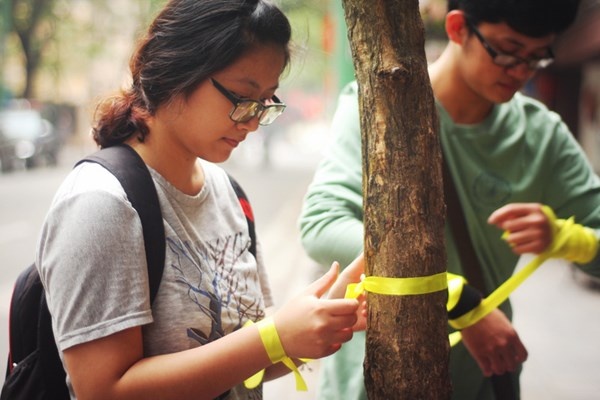 Gioi tre Ha Noi buoc no vang the hien tinh yeu cay hinh anh