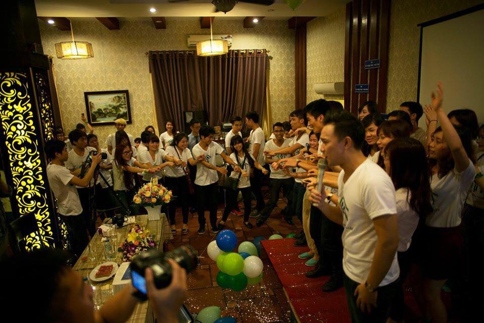 Thieu gia Ha thanh va sinh nhat dac biet hinh anh
