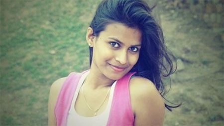 Thieu nu nam toc ke quay roi den canh sat hinh anh