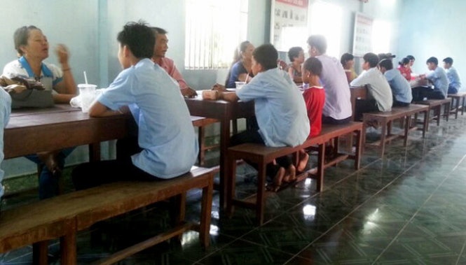 Giờ thăm nuôi ở Trường giáo dưỡng số 5 (Long An).