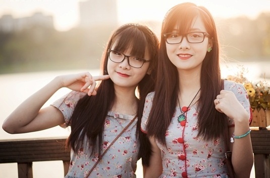 4 cap song sinh Viet xinh dep, tai nang hinh anh