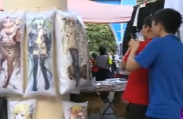 San pham goi duc gay phan cam tai trien lam truyen tranh hinh anh