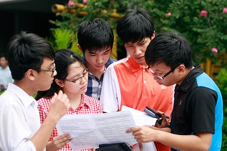 Hon 45.000 thi sinh dang ky thi Dai hoc Quoc gia Ha Noi hinh anh