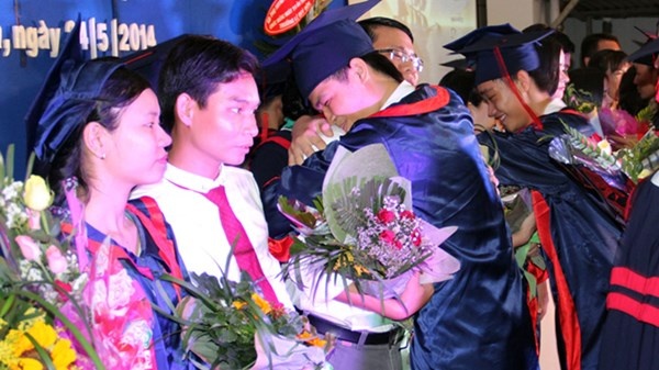 Lễ trưởng thành của học sinh THPT Lê Quý Đôn, TPHCM năm 2014.