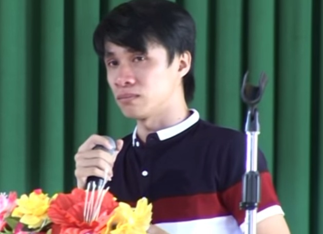 Clip Duong Anh Vu khoc khi khong duoc di hoc hinh anh