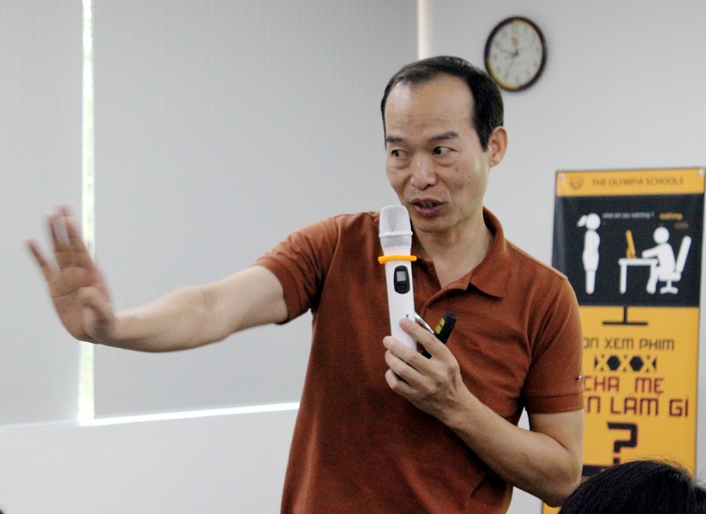 PGS.TS Lê Văn Hảo chia sẻ cùng phụ huynh về sex và con cái.