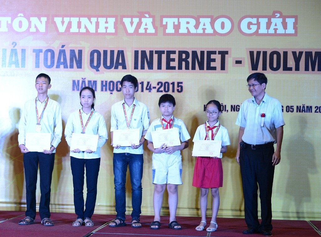 Vinh danh hoc sinh toan quoc dat giai cuoc thi ViOlympic hinh anh