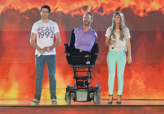 Chang trai khong chan tay vao de thi thu ‘chong lai cam do' hinh anh