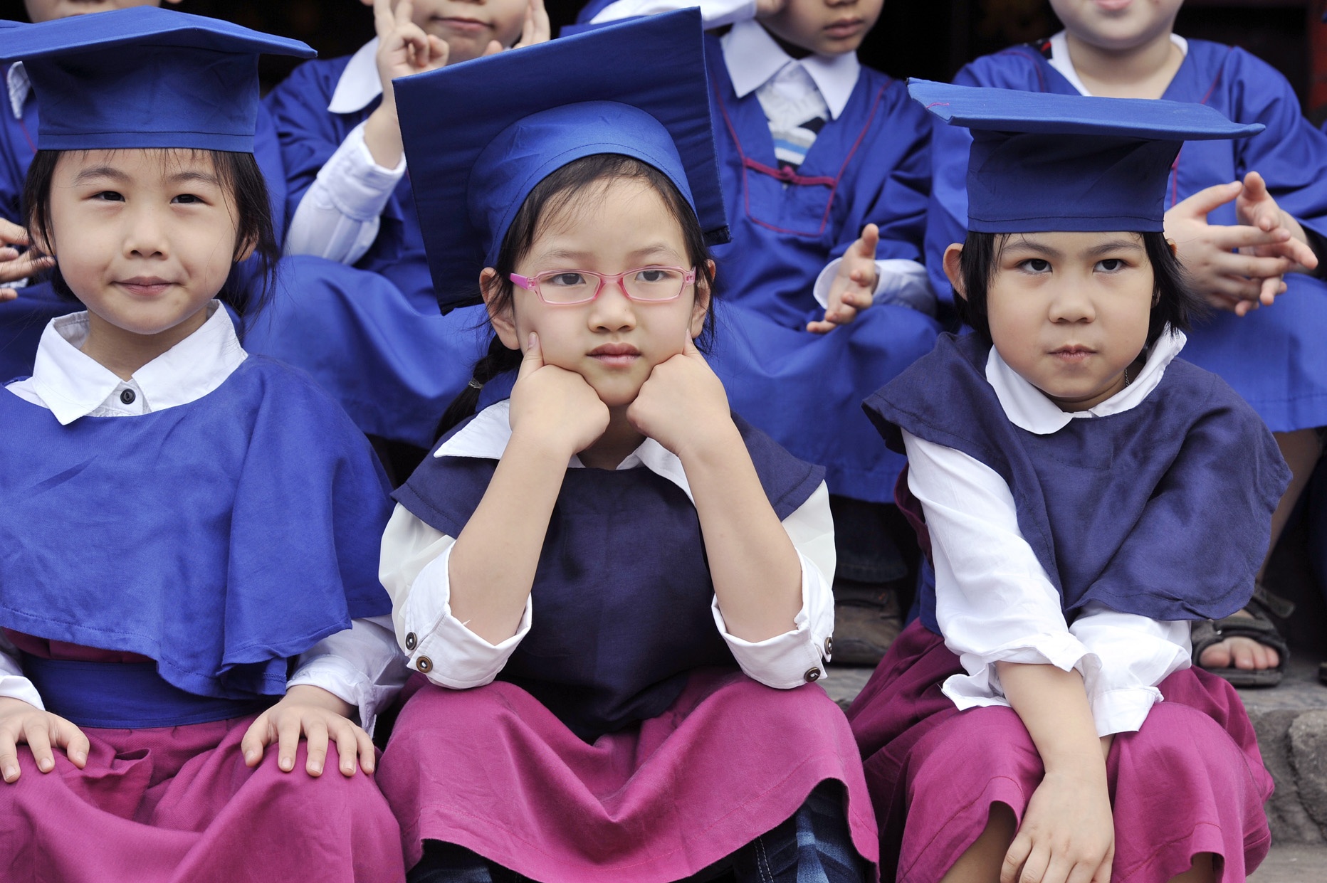 'Mung 1/6, em uoc co nhieu tien de tra no cho bo me' hinh anh