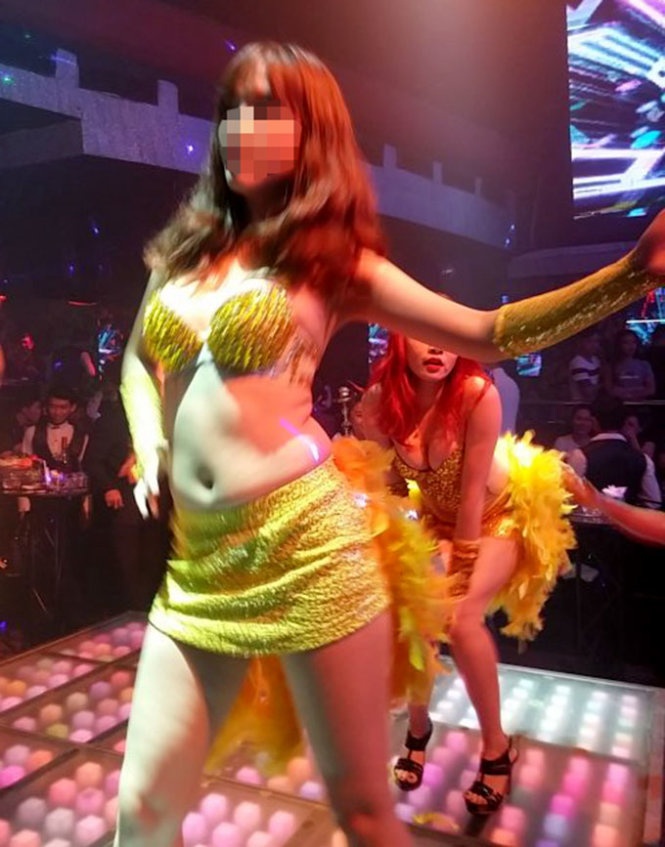Múa nhịp nhàng theo điệu nhảy là luyện tập quan trọng nhất của vũ công quán bar.
