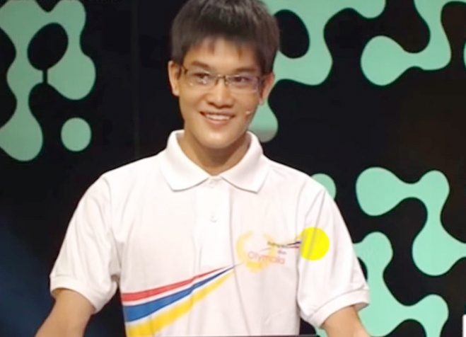 Thu khoa dai hoc dau tien khong dung dien thoai, Facebook hinh anh