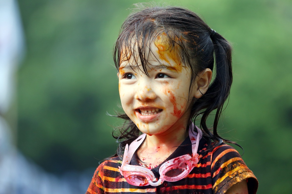 Tre mam non te nuoc cau may tai Ha Noi hinh anh