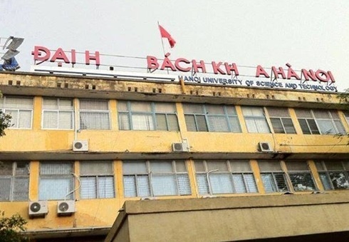 Truong dai hoc o Ha Noi tan hoang sau con dong hinh anh