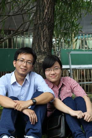 Thành Trung chụp chung với bạn. 