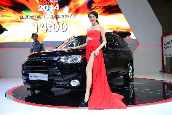 Một PG tại một cuộc triển lãm ôtô Việt Nam năm 2014.